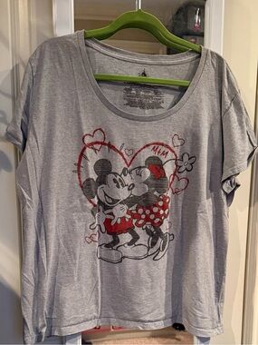 ❤️🐭 Disney Mickey & Minnie Love Graphic Tee – Women’s 2XL 🐭❤️